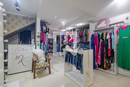 Casa à venda com 180m², 2 quartos e 4 vagas Casa à venda com 180m², 2 quartos e 4 vagasSala Comercial (Térreo)