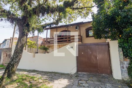 Casa à venda com 180m², 2 quartos e 4 vagas Casa à venda com 180m², 2 quartos e 4 vagasFachada
