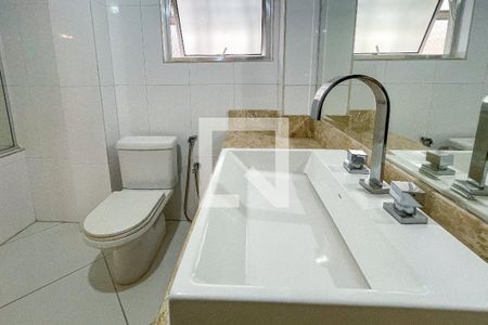 Apartamento à venda com 137m², 2 quartos e 1 vaga Apartamento à venda com 137m², 2 quartos e 1 vagaBanheiro da Suíte