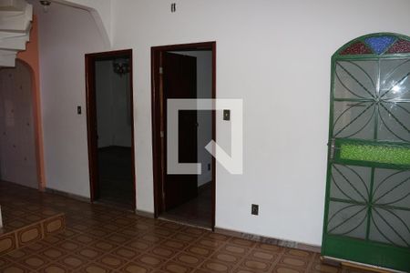 Sala 1 de casa para alugar com 3 quartos, 250m² em Milionários, Belo Horizonte