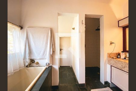 Casa à venda com 299m², 4 quartos e 3 vagasBanheiro da Suíte 1