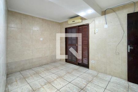 Suite de casa para alugar com 4 quartos, 130m² em Tupiry, Praia Grande