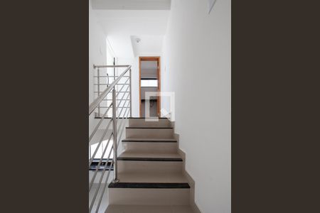 Escada de apartamento à venda com 2 quartos, 87m² em Copacabana, Belo Horizonte