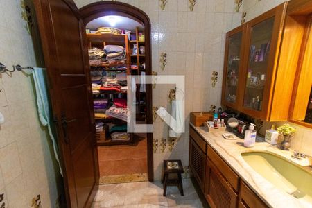 Casa para alugar com 4700m², 8 quartos e 6 vagasBanheiro da Suíte 1