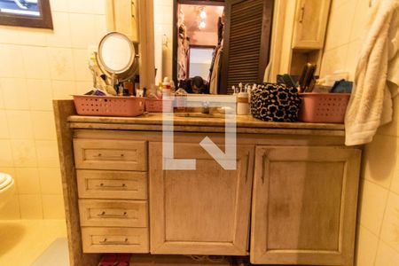 Casa para alugar com 4700m², 8 quartos e 6 vagasBanheiro da Suíte 1 Casa 2