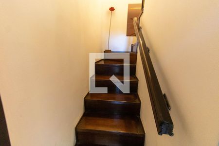 Casa para alugar com 4700m², 8 quartos e 6 vagasEscada Casa 2