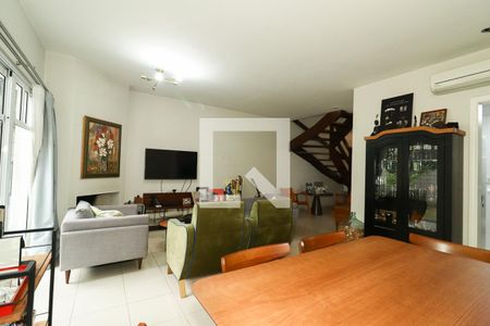Casa de condomínio para alugar com 180m², 3 quartos e 2 vagas Casa de condomínio para alugar com 180m², 3 quartos e 2 vagasSala