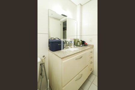 Casa de condomínio para alugar com 180m², 3 quartos e 2 vagas Casa de condomínio para alugar com 180m², 3 quartos e 2 vagasBanheiro da Suíte