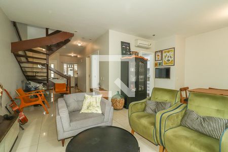 Casa de condomínio para alugar com 180m², 3 quartos e 2 vagas Casa de condomínio para alugar com 180m², 3 quartos e 2 vagasSala