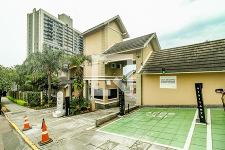 Casa de condomínio para alugar com 180m², 3 quartos e 2 vagas Casa de condomínio para alugar com 180m², 3 quartos e 2 vagasFachada