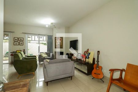 Casa de condomínio para alugar com 180m², 3 quartos e 2 vagas Casa de condomínio para alugar com 180m², 3 quartos e 2 vagasSala