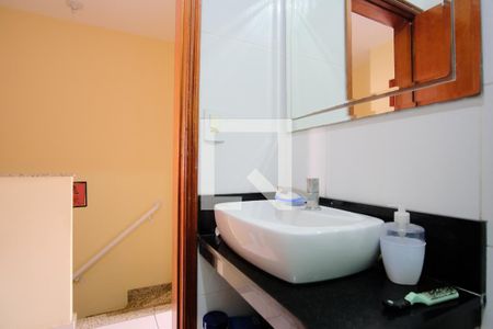 Casa de condomínio à venda com 130m², 3 quartos e 2 vagasBanheiro Social