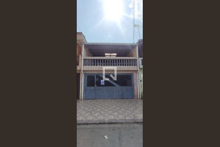 Casa para alugar com 90m², 3 quartos e 1 vaga Casa para alugar com 90m², 3 quartos e 1 vagaFachada