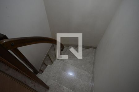 Casa para alugar com 250m², 3 quartos e 4 vagasEscada