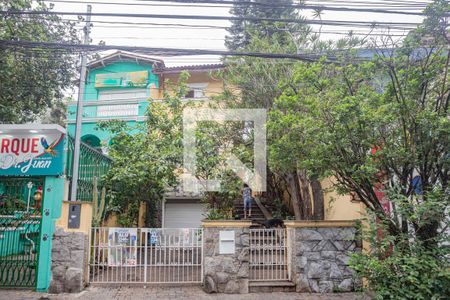 Casa à venda com 216m², 3 quartos e 2 vagasFachada