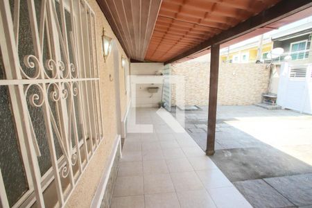 Casa de condomínio à venda com 120m², 3 quartos e 2 vagasVaranda