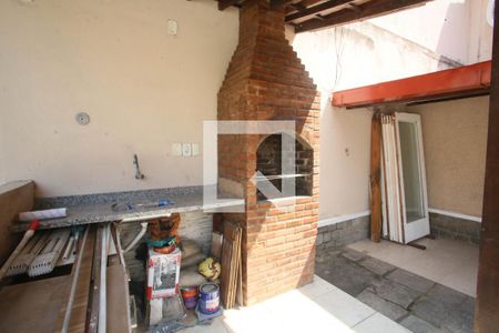 Casa de condomínio à venda com 120m², 3 quartos e 2 vagasChurrasqueira