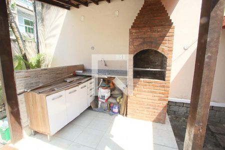 Casa de condomínio à venda com 120m², 3 quartos e 2 vagasChurrasqueira