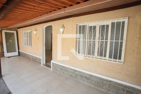Casa de condomínio à venda com 120m², 3 quartos e 2 vagasVaranda