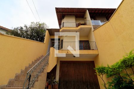 Casa à venda com 185m², 3 quartos e 2 vagas Casa à venda com 185m², 3 quartos e 2 vagasFachada