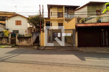 Casa à venda com 185m², 3 quartos e 2 vagas Casa à venda com 185m², 3 quartos e 2 vagasFachada