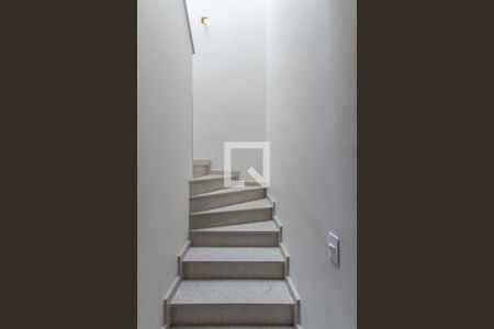 Casa à venda com 280m², 4 quartos e 2 vagasEscada 