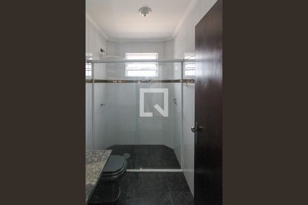 Banheiro de casa para alugar com 1 quarto, 45m² em Vila Divina Pastora, São Paulo