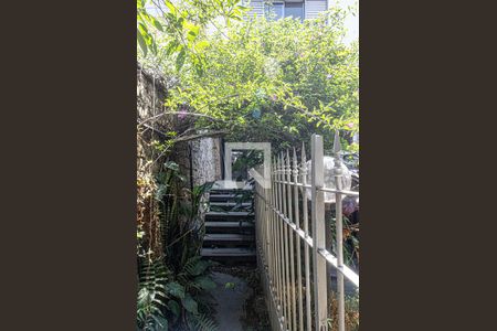 Casa à venda com 400m², 5 quartos e 4 vagas Casa à venda com 400m², 5 quartos e 4 vagasacesso para o hall de entrada_1