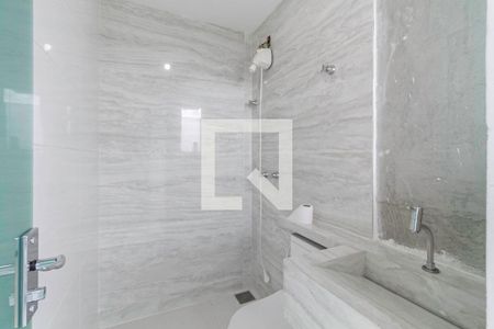 Casa à venda com 320m², 3 quartos e 5 vagas Casa à venda com 320m², 3 quartos e 5 vagasBanheiro social 2° Andar