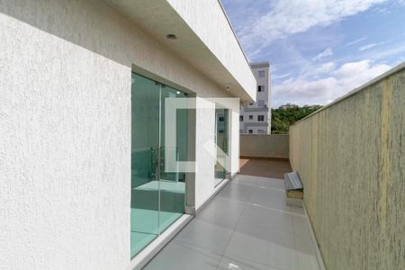 Casa à venda com 320m², 3 quartos e 5 vagas Casa à venda com 320m², 3 quartos e 5 vagasTerraço