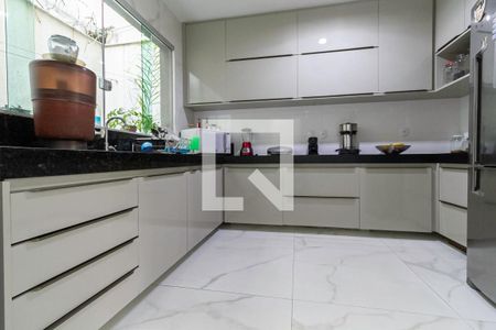 Casa à venda com 320m², 3 quartos e 5 vagas Casa à venda com 320m², 3 quartos e 5 vagasCozinha
