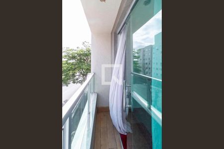 Casa à venda com 320m², 3 quartos e 5 vagas Casa à venda com 320m², 3 quartos e 5 vagasVaranda da suíte