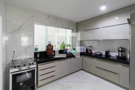 Casa à venda com 320m², 3 quartos e 5 vagas Casa à venda com 320m², 3 quartos e 5 vagasCozinha