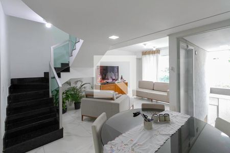 Sala 1 de casa à venda com 3 quartos, 320m² em Cabral, Contagem