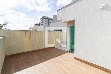 Casa à venda com 320m², 3 quartos e 5 vagas Casa à venda com 320m², 3 quartos e 5 vagasTerraço