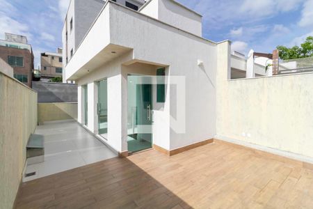 Casa à venda com 320m², 3 quartos e 5 vagas Casa à venda com 320m², 3 quartos e 5 vagasTerraço