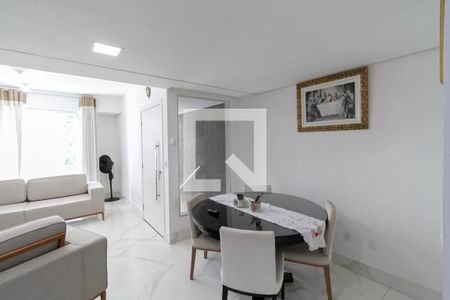 Sala 1 de casa à venda com 3 quartos, 320m² em Cabral, Contagem