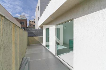 Casa à venda com 320m², 3 quartos e 5 vagas Casa à venda com 320m², 3 quartos e 5 vagasTerraço