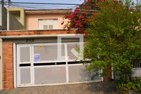 Casa à venda com 230m², 3 quartos e 2 vagas Casa à venda com 230m², 3 quartos e 2 vagasFachada