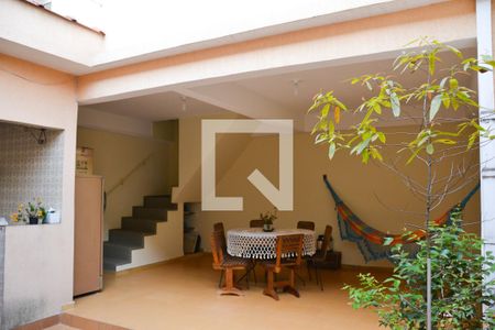 Casa à venda com 230m², 3 quartos e 2 vagas Casa à venda com 230m², 3 quartos e 2 vagasQuintal