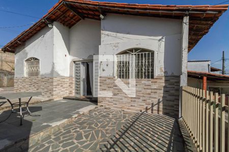 Casa à venda com 380m², 4 quartos e 6 vagasFachada