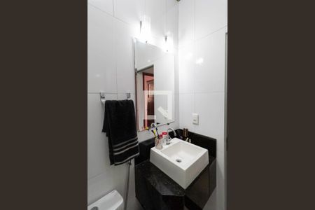 Casa à venda com 380m², 4 quartos e 6 vagasBanheiro social