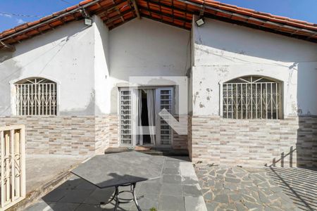 Casa à venda com 380m², 4 quartos e 6 vagasFachada