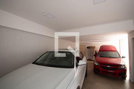 Casa à venda com 319m², 7 quartos e 5 vagas Casa à venda com 319m², 7 quartos e 5 vagasGaragem