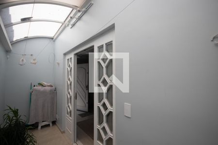 Casa à venda com 319m², 7 quartos e 5 vagas Casa à venda com 319m², 7 quartos e 5 vagasVaranda