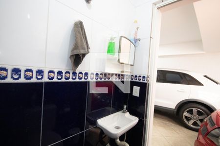 Casa à venda com 319m², 7 quartos e 5 vagas Casa à venda com 319m², 7 quartos e 5 vagasBanheiro - Garagem