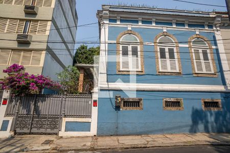 Casa para alugar com 300m², 4 quartos e 6 vagasFachada