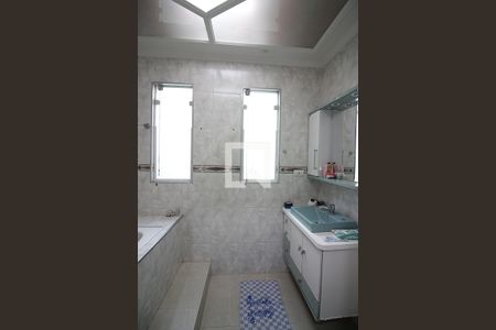 Casa à venda com 240m², 3 quartos e 4 vagasQuarto 1 - Suíte Banheiro 