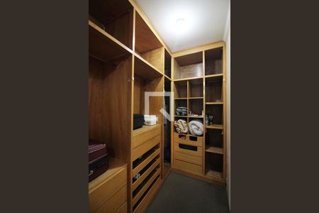 Casa à venda com 240m², 3 quartos e 4 vagasQuarto 1 - Suíte Closet