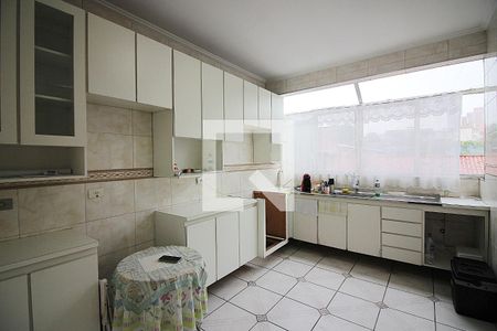 Casa à venda com 240m², 3 quartos e 4 vagasCozinha 